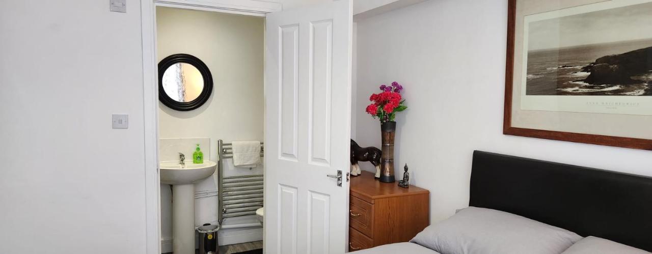 White House Ensuite Double Bedroom Warrington Kültér fotó