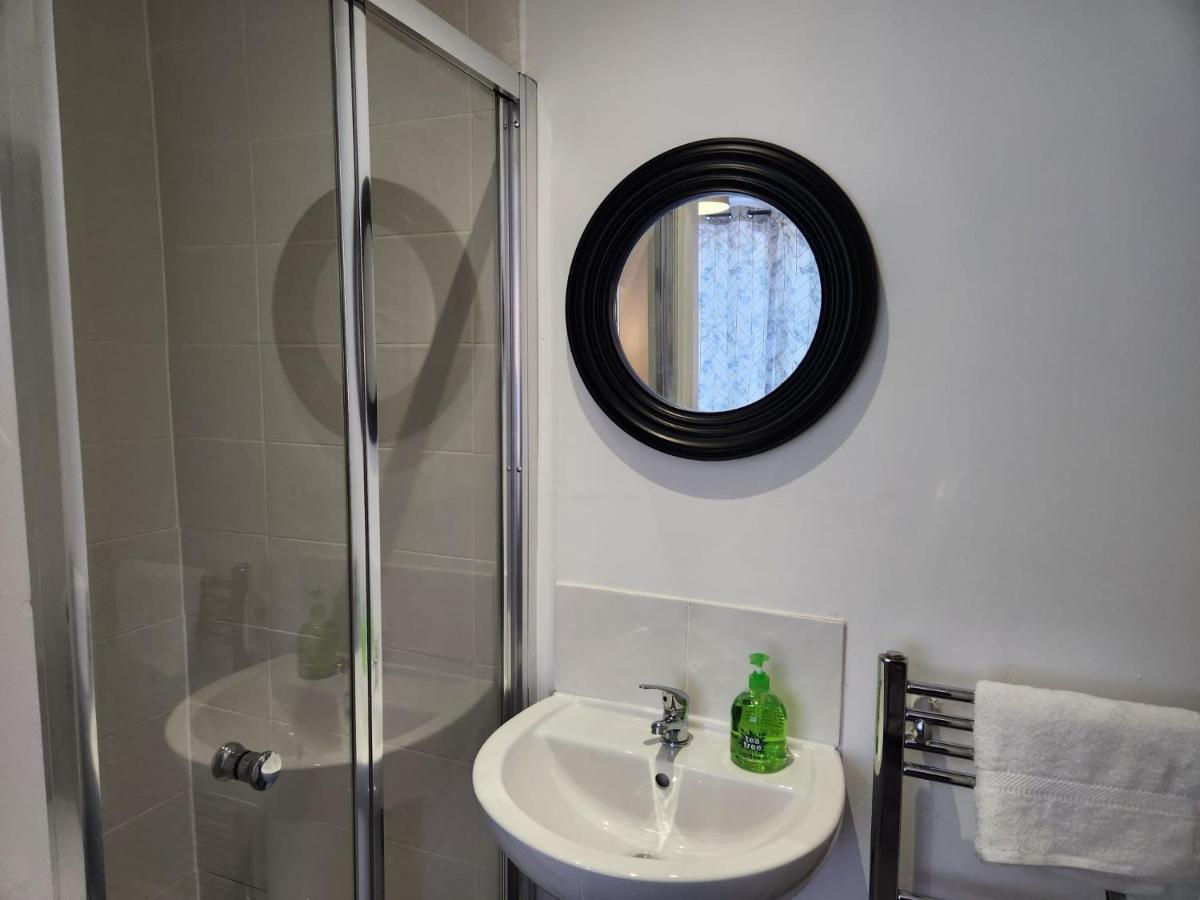 White House Ensuite Double Bedroom Warrington Kültér fotó