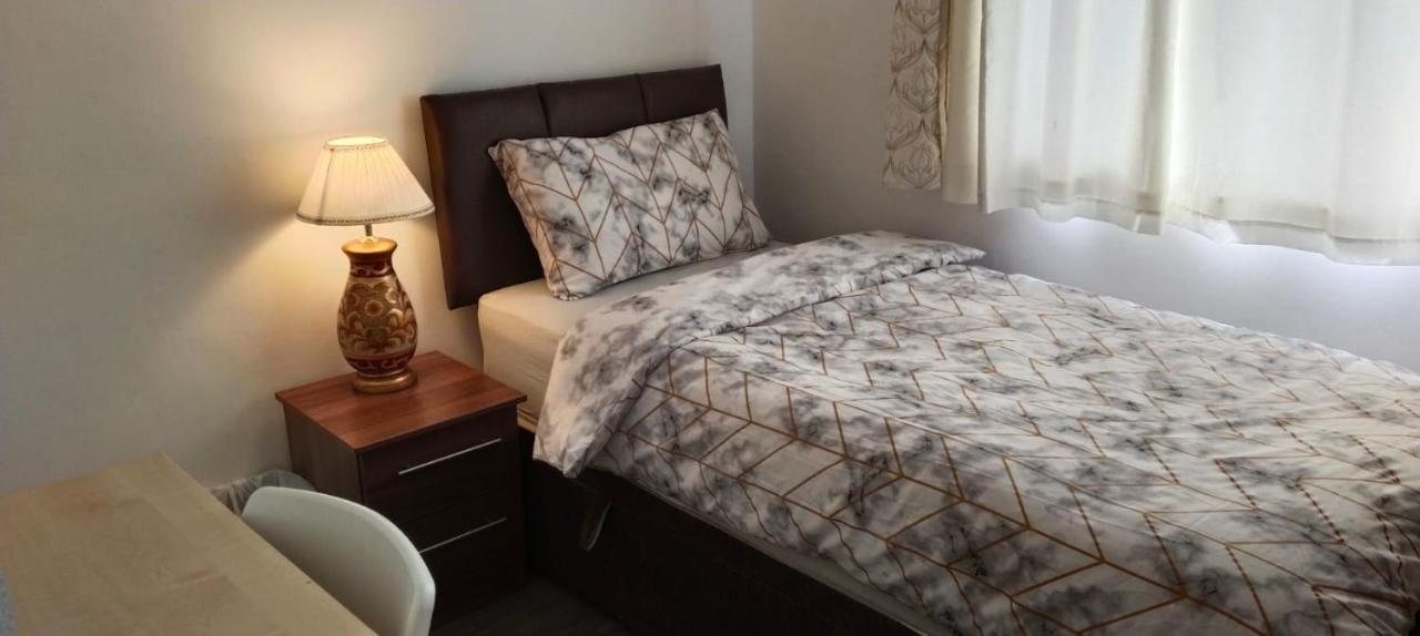 White House Ensuite Double Bedroom Warrington Kültér fotó