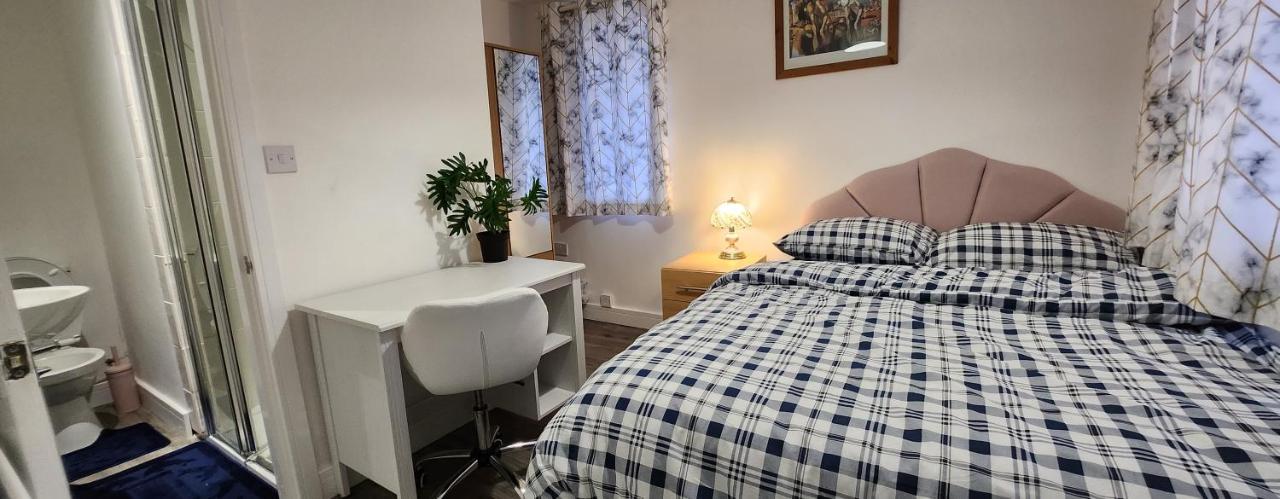 White House Ensuite Double Bedroom Warrington Kültér fotó