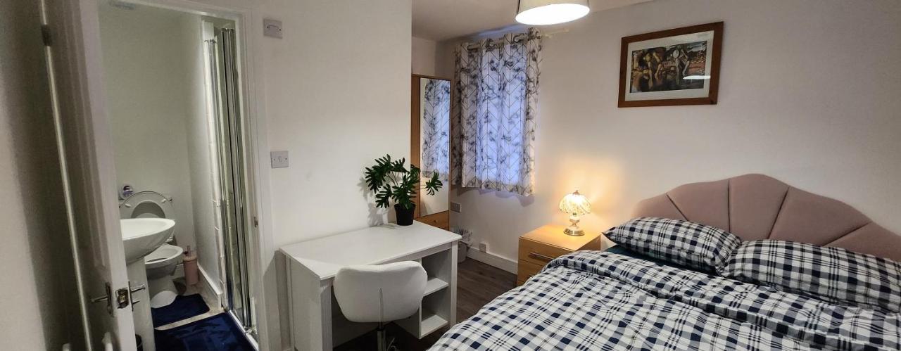 White House Ensuite Double Bedroom Warrington Kültér fotó