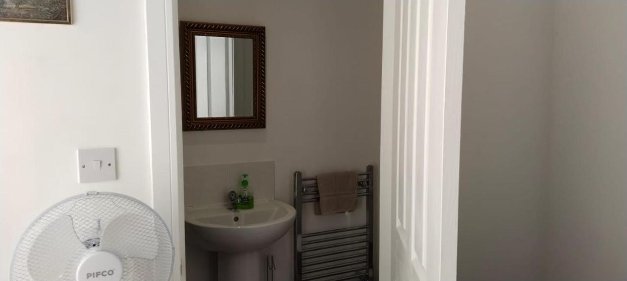 White House Ensuite Double Bedroom Warrington Kültér fotó