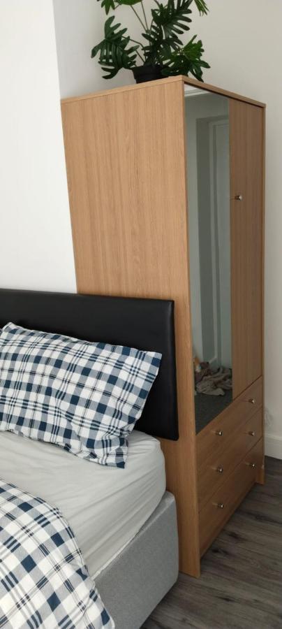 White House Ensuite Double Bedroom Warrington Kültér fotó