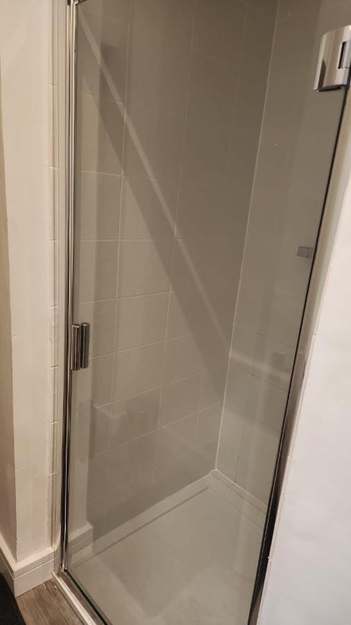 White House Ensuite Double Bedroom Warrington Kültér fotó