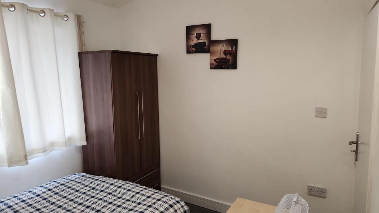 White House Ensuite Double Bedroom Warrington Kültér fotó